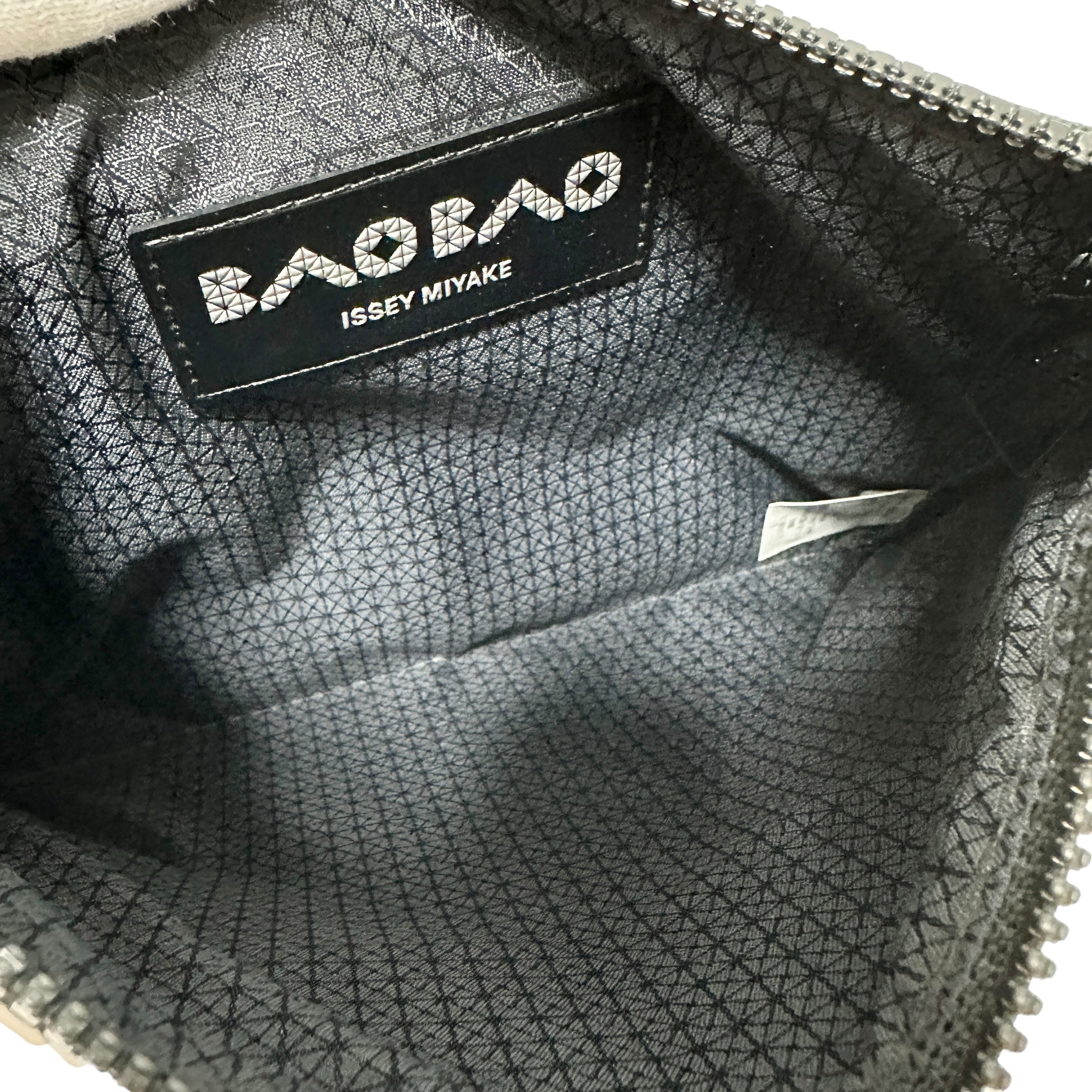 ISSEY MIYAKE BAOBAO イッセイミヤケ バオバオ ショルダーバッグ